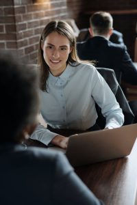 incentive trust, image of young women in a cafe